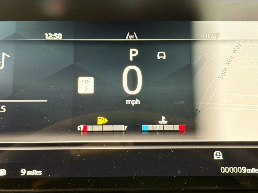 New 2026 Santorini Black Land Rover Dynamic SE image 12