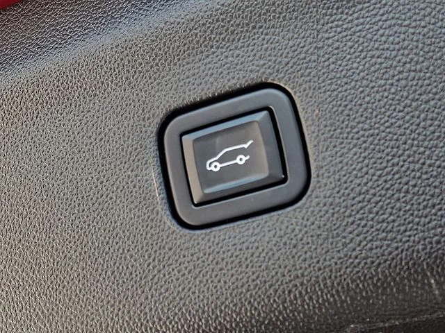 Used 2023 Red Buick Essence image 30