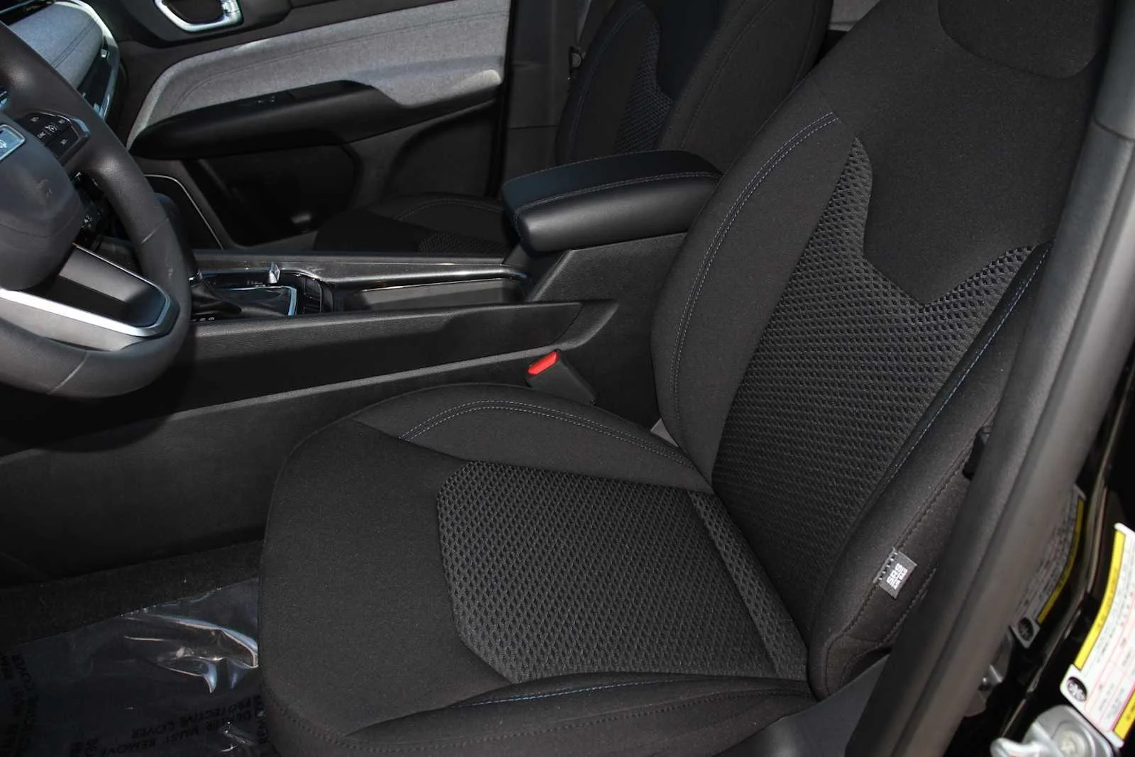 Used 2025 Diamond Black Crystal Pearlcoat Jeep Sport image 15