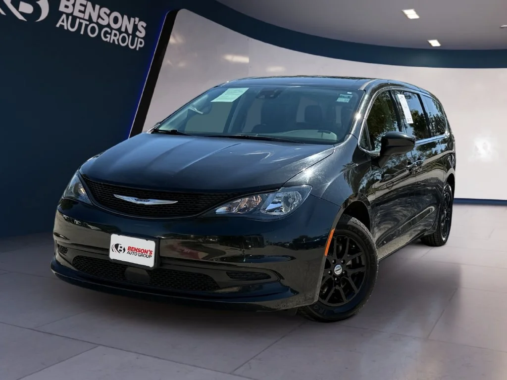 2023 Chrysler Voyager
