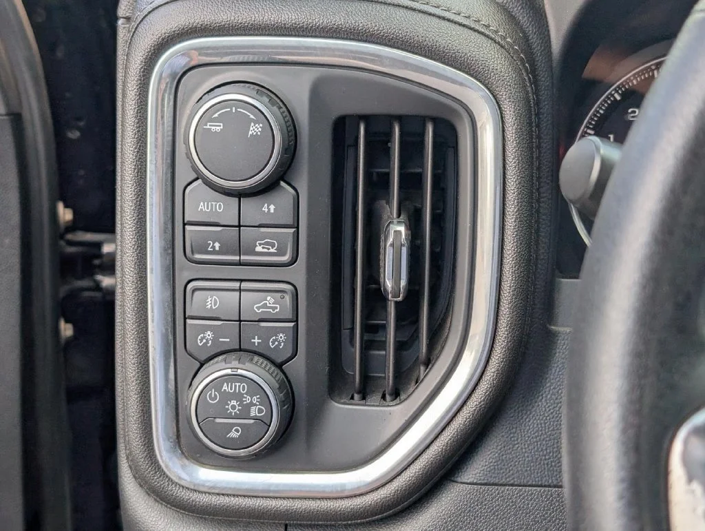 Used 2019 BLACK Chevrolet LTZ image 18