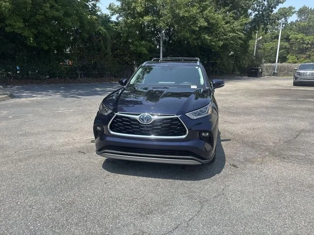 Used 2022  Toyota Platinum image 2