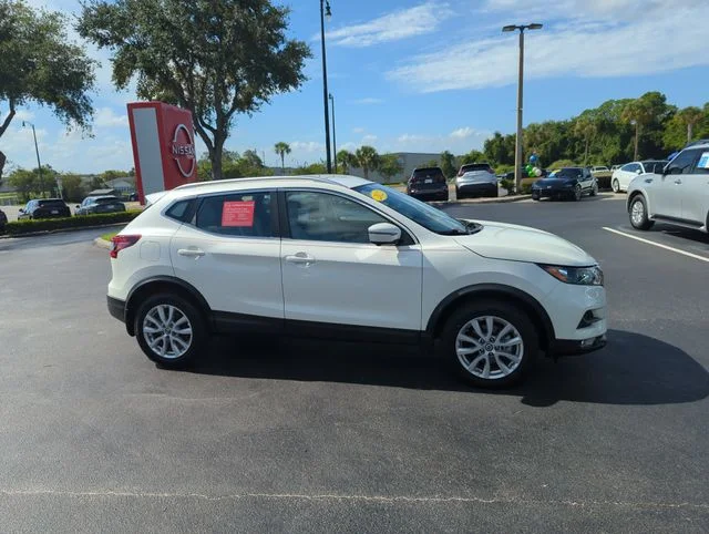 Used 2022 White Nissan SV image 2