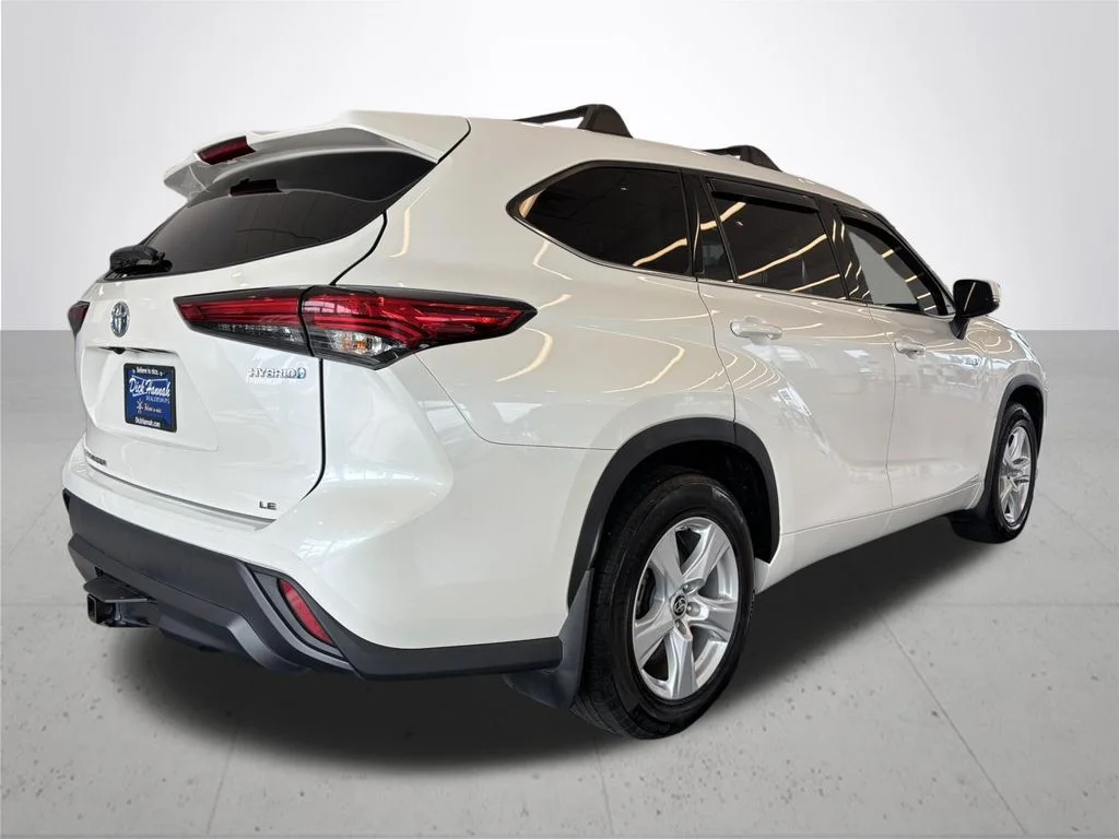 Used 2021 White Toyota LE image 7
