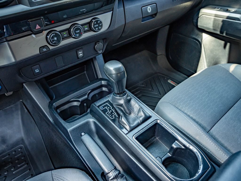 Used 2018 Super White Toyota SR image 27