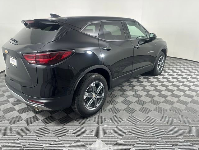 Used 2025 Black Chevrolet 2LT image 5