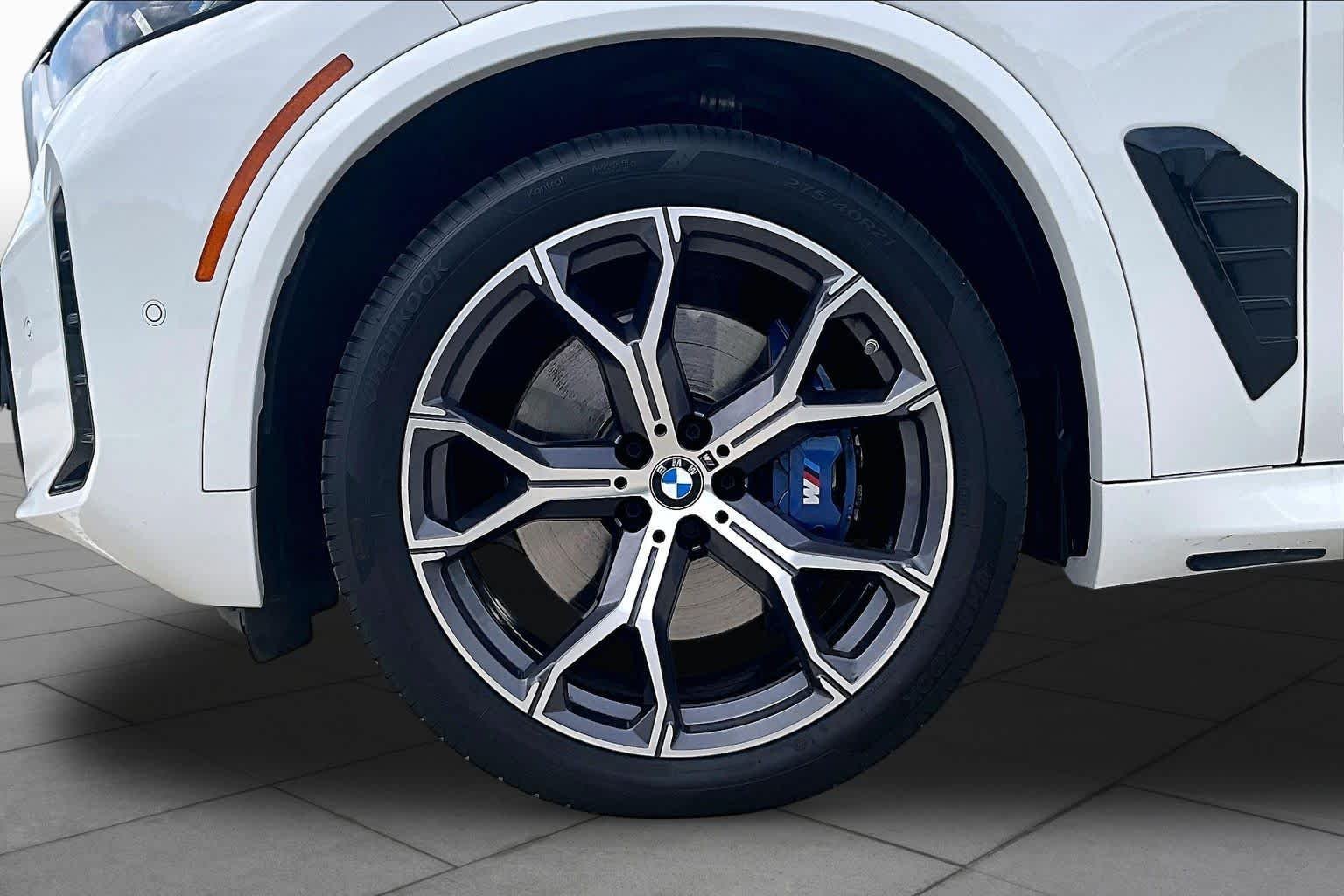 Used 2025 Alpine White BMW xDrive40i image 10