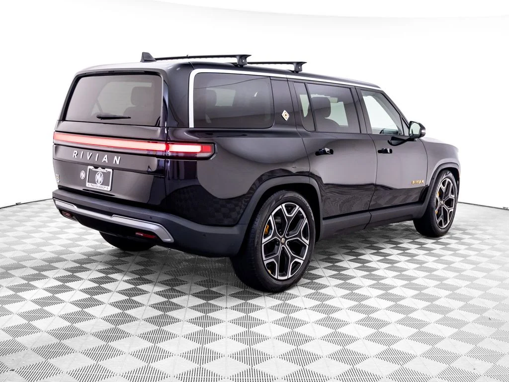Used 2023  Rivian Adventure image 5