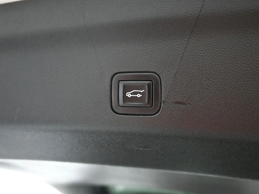 Used 2022 Beige Chevrolet High Country image 28