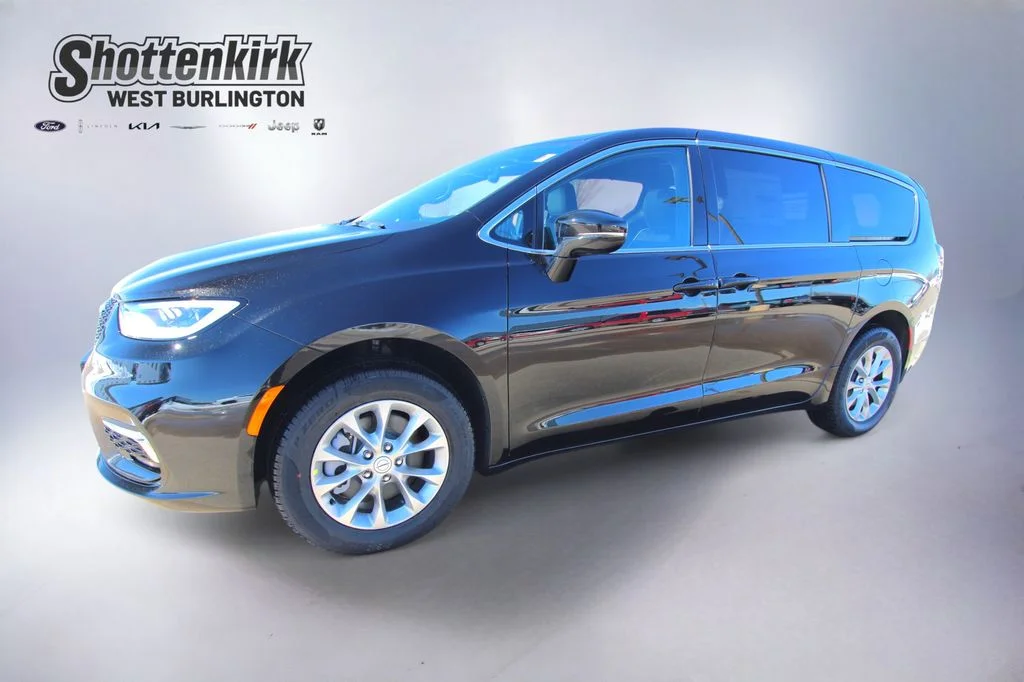 2026 Chrysler Pacifica Limited AWD's photo
