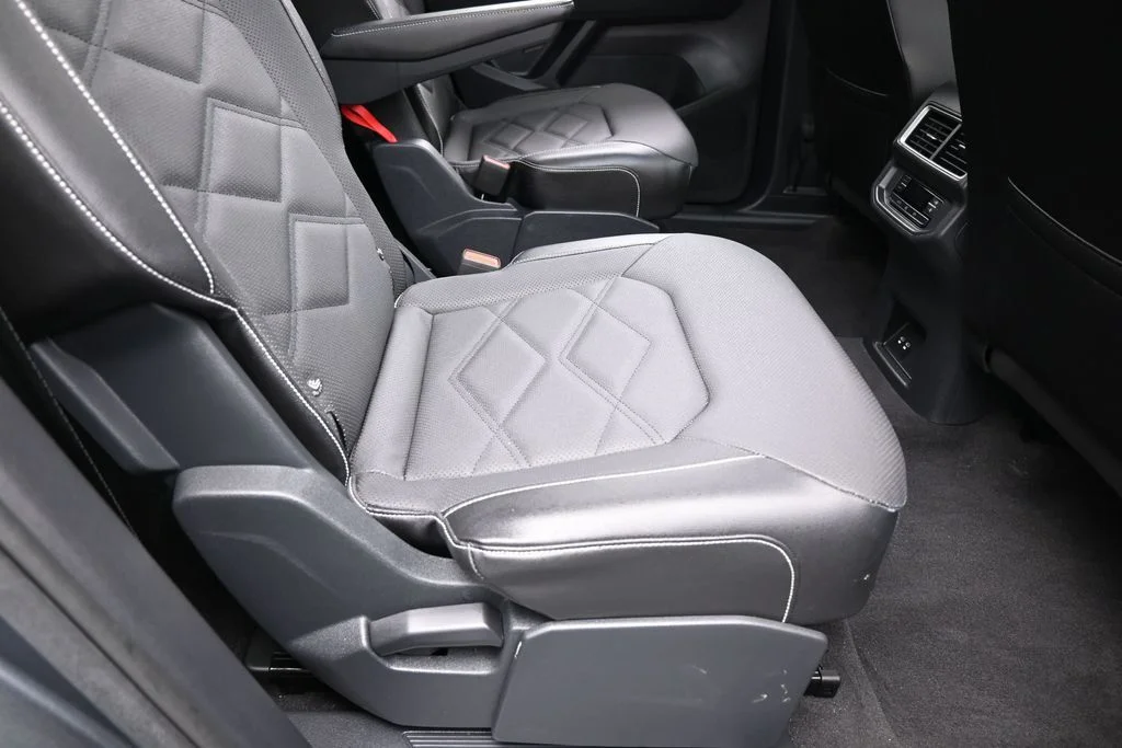 Used 2024 Gray Volkswagen 2.0T SE w/Technology image 40