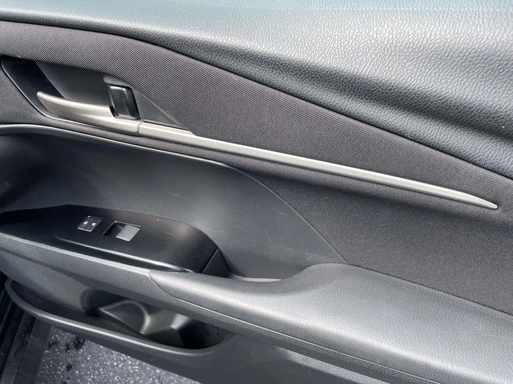 2025 Toyota Camry LE - Photo 8