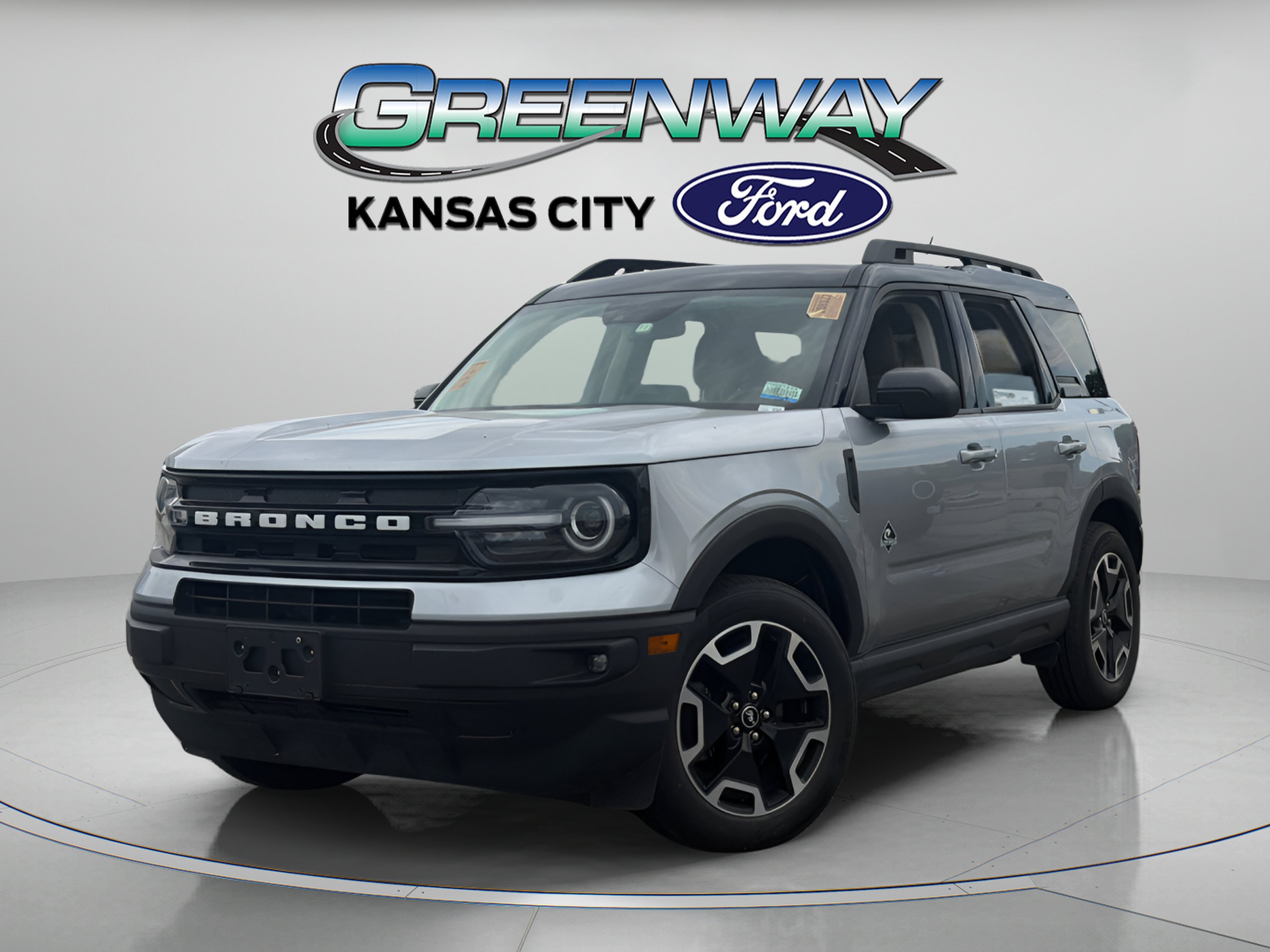 Used 2023 Silver Metallic Ford Outer Banks image 3
