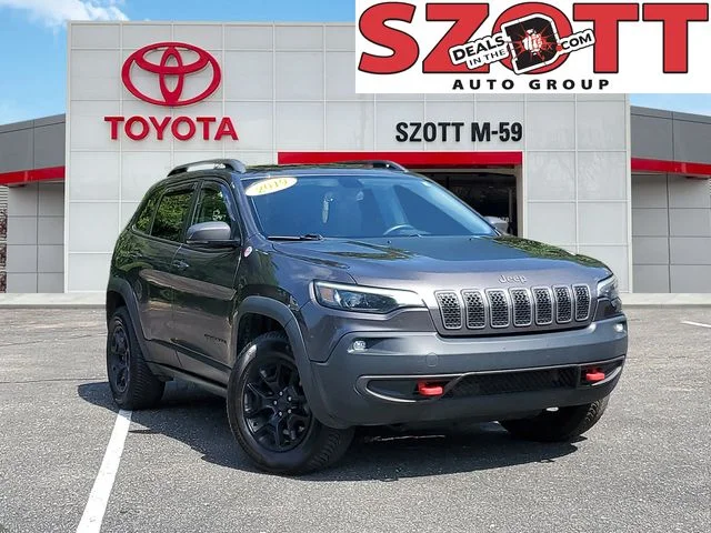 Used 2019 Gray Jeep Trailhawk image 1