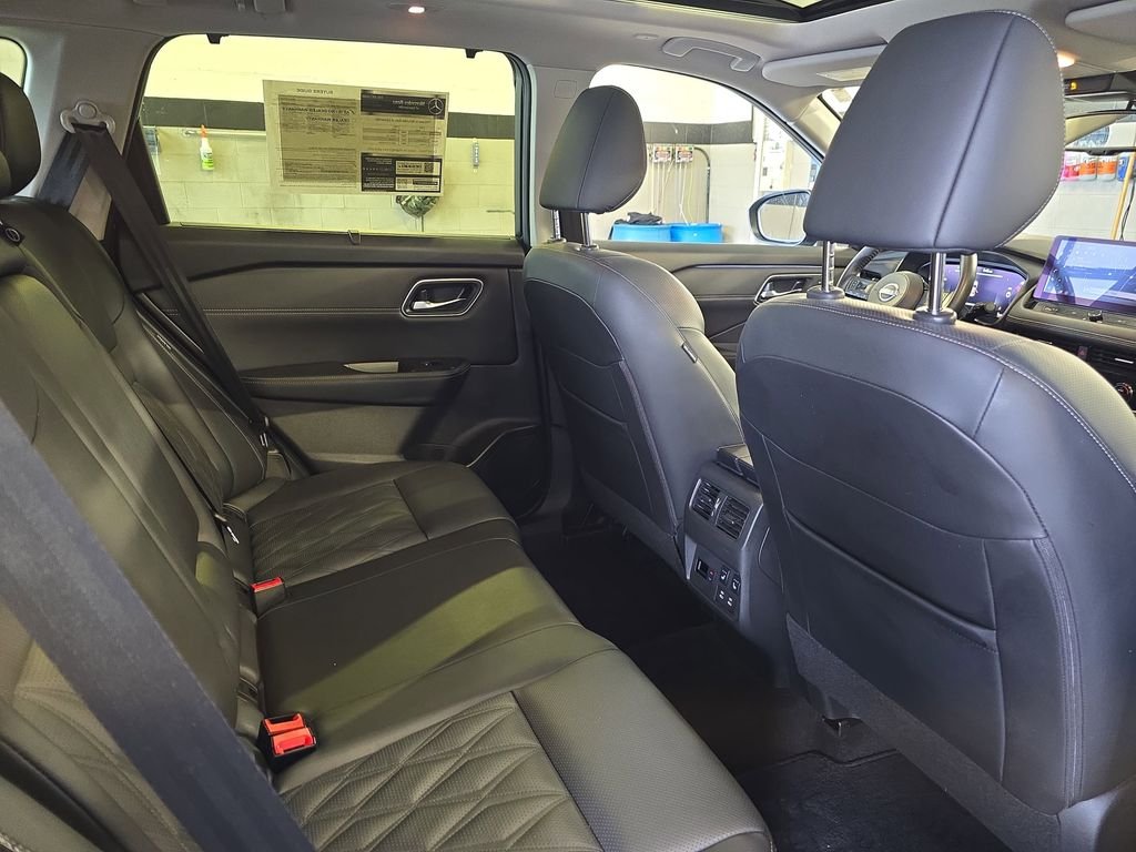 Used 2024 Gray Nissan Platinum image 12