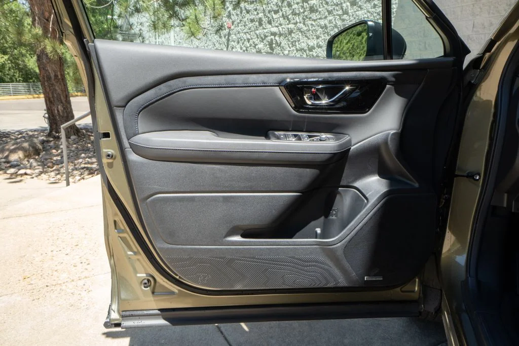 New 2026 AUTUMN GREEN METALLIC Subaru Limited Hybrid image 7