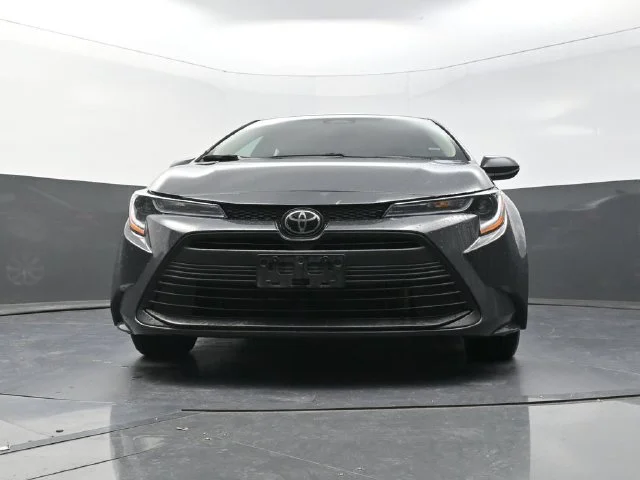 Used 2025  Toyota LE image 32