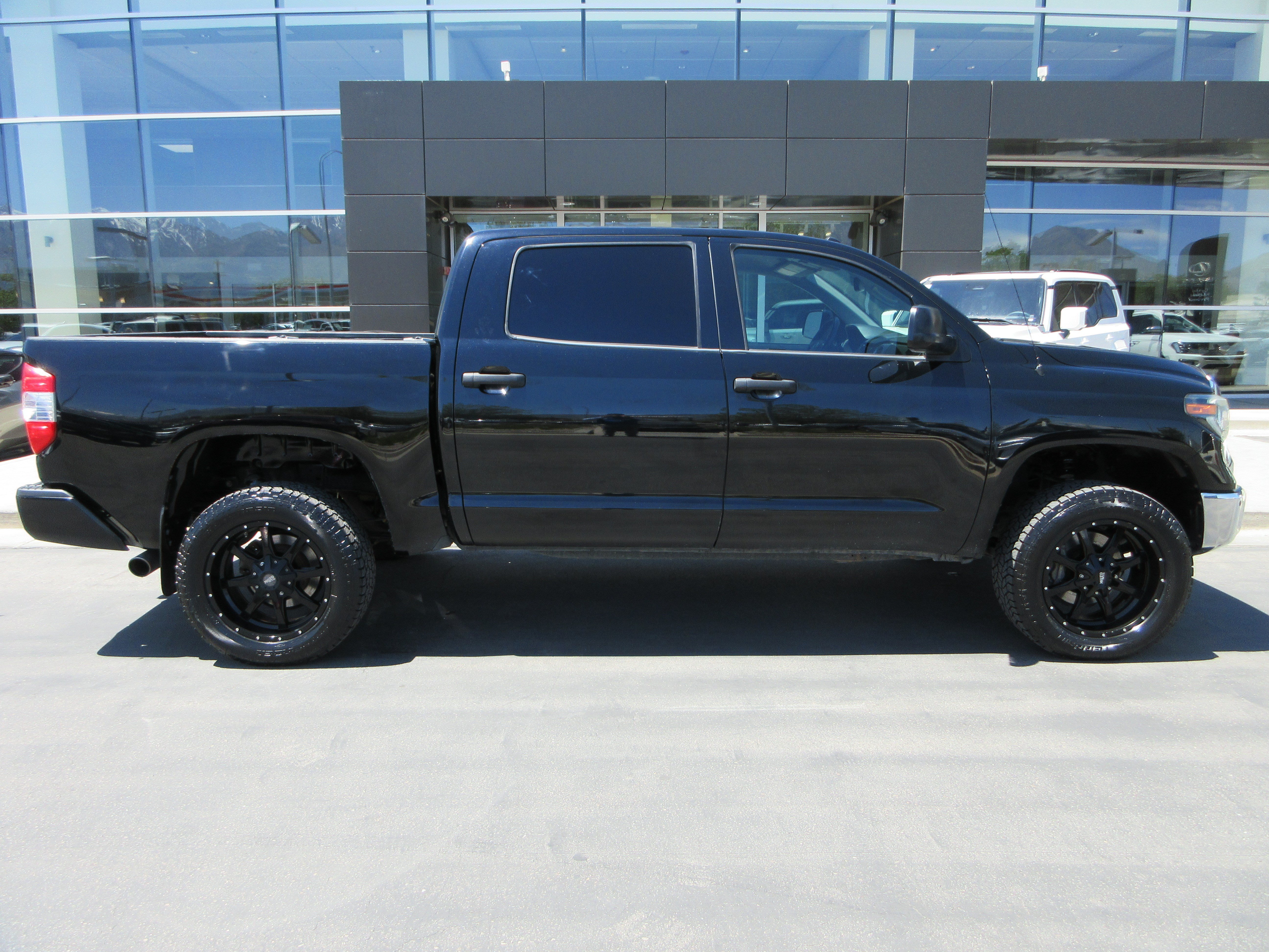 Used 2019 Midnight Black Metallic Toyota SR5 image 11