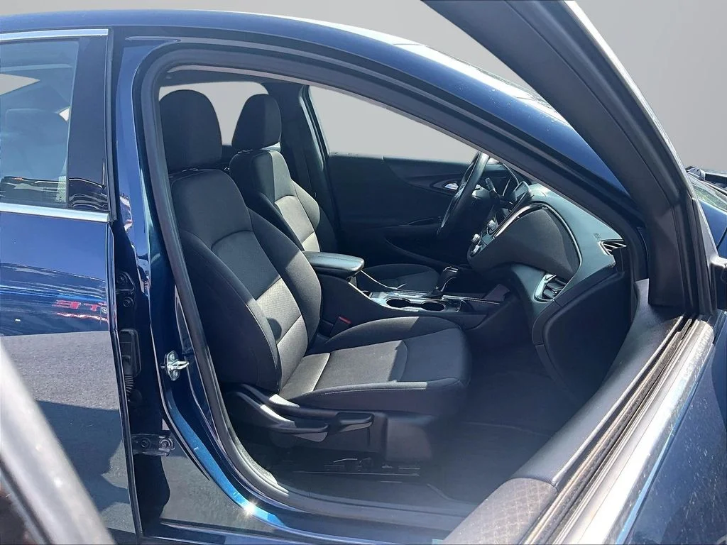 Used 2020 Blue Chevrolet LT image 8