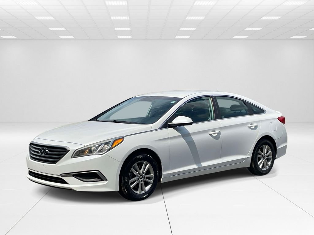 Used 2017 White Hyundai Base image 3