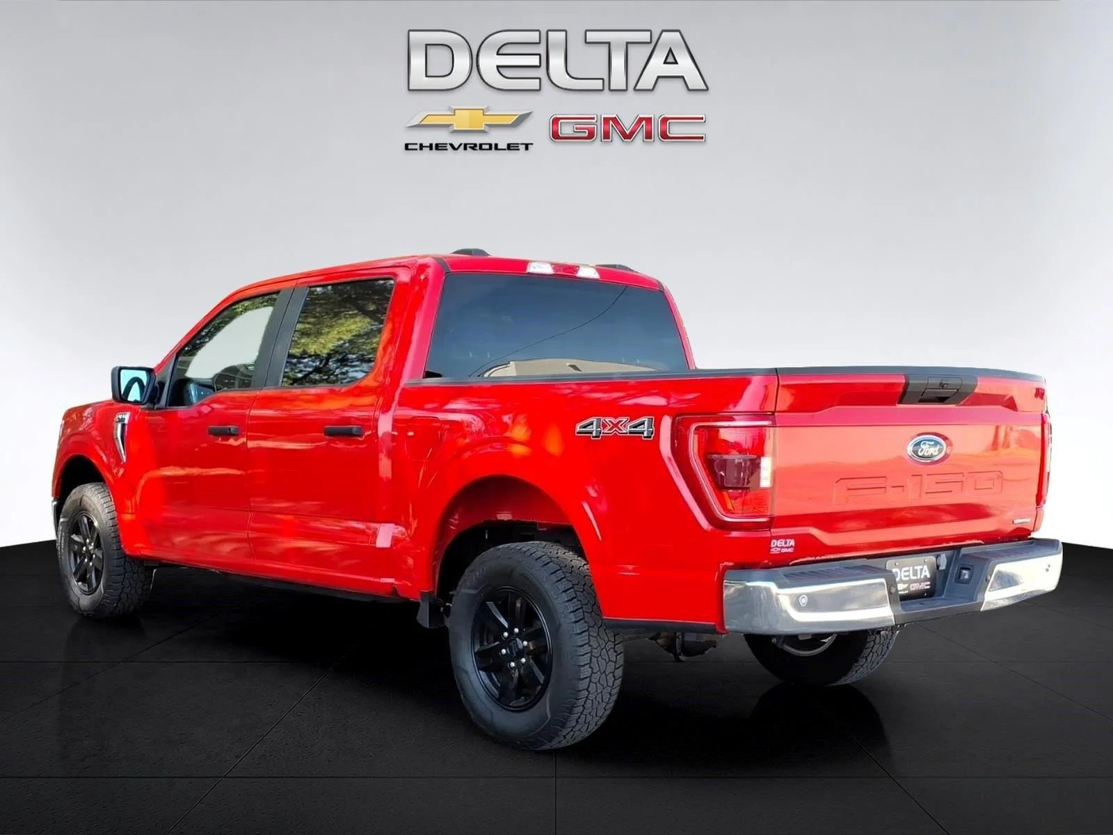 Used 2023  Ford XL image 3