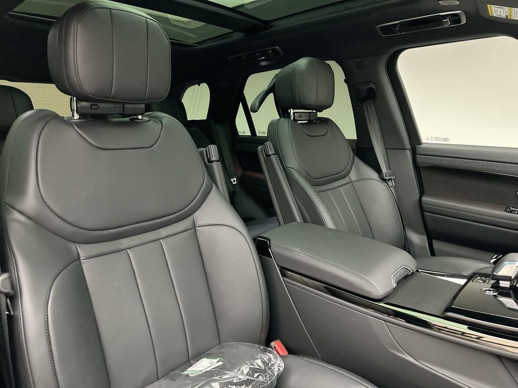 New 2026 Borasco Grey Land Rover Dynamic SE image 6