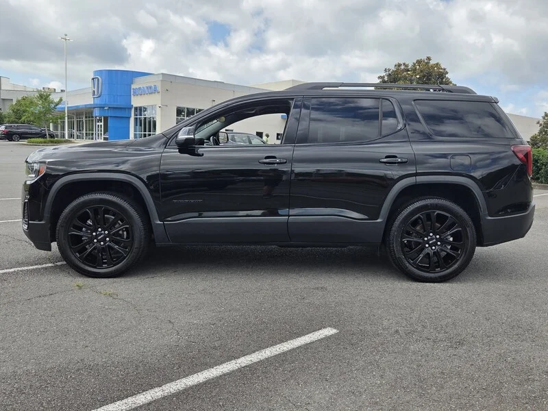 Used 2023 Ebony Twilight Metallic GMC SLE image 2