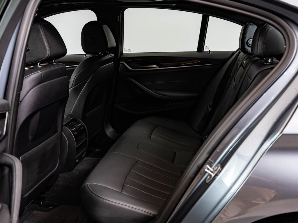 Used 2022 Bluestone Metallic BMW 530i xDrive image 43