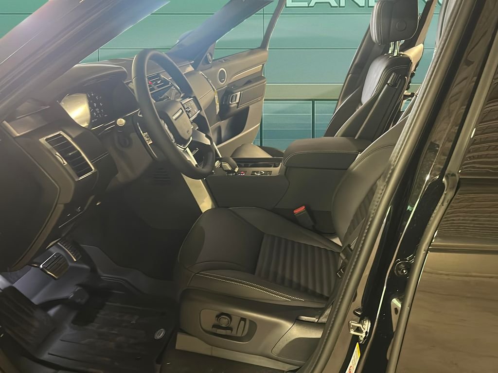 Used 2025 Santorini Black Metallic Land Rover Dynamic SE image 9