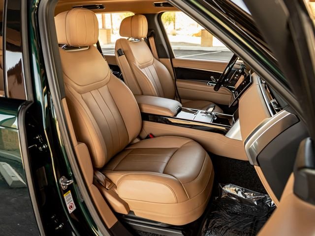 Certified Used 2025 British Racing Green SV Bespoke Ultra Met Gloss Land Rover SE image 31