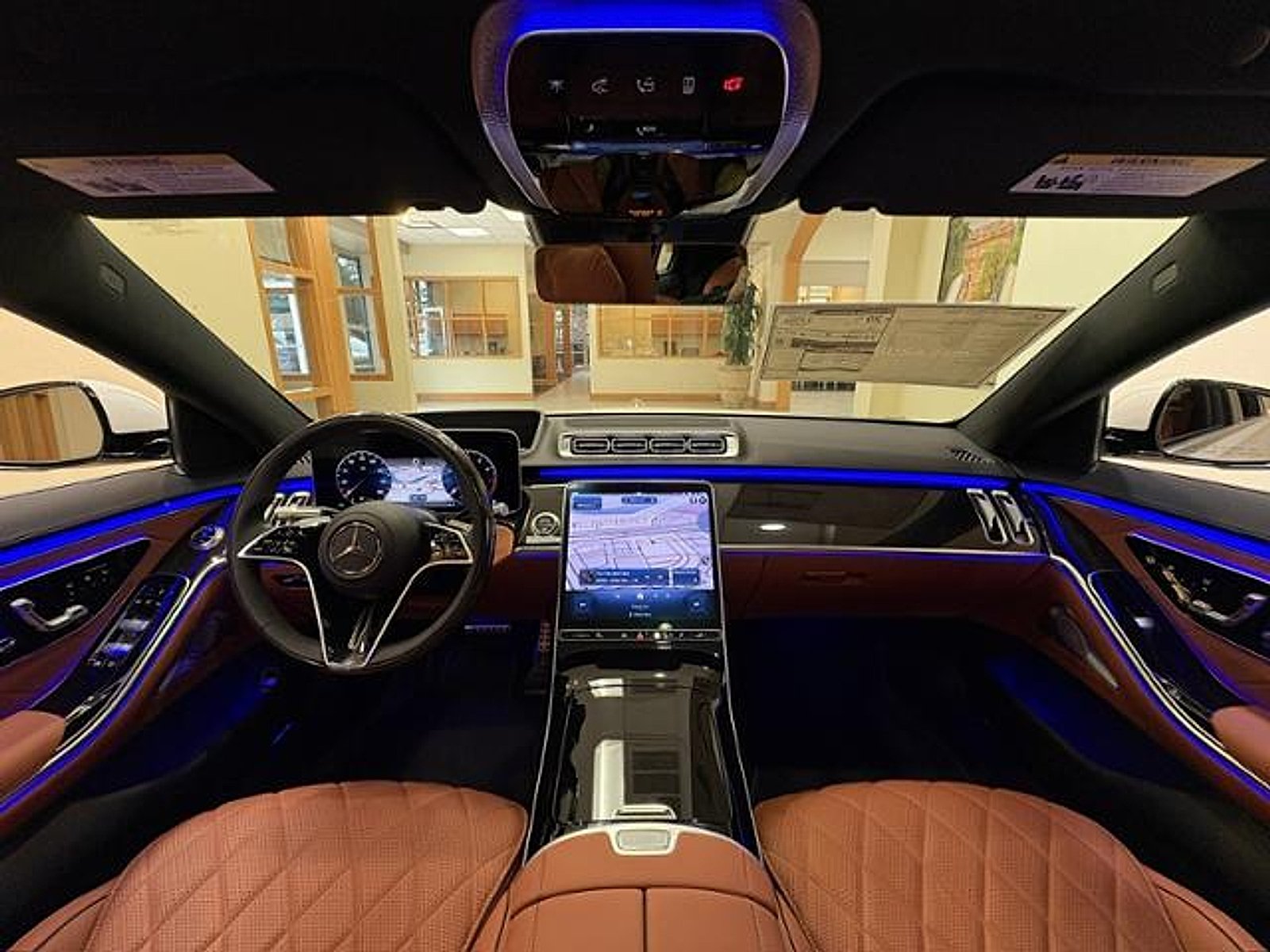 New 2026 MANUFAKTUR Moonlight White Metallic Mercedes-Benz 4MATIC® image 14