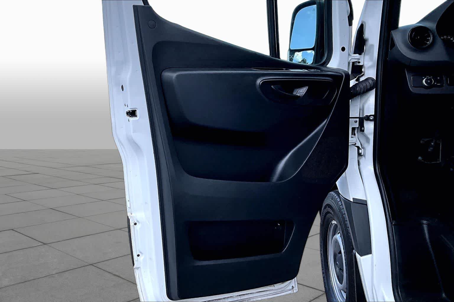 Used 2020 Arctic White Mercedes-Benz  image 26