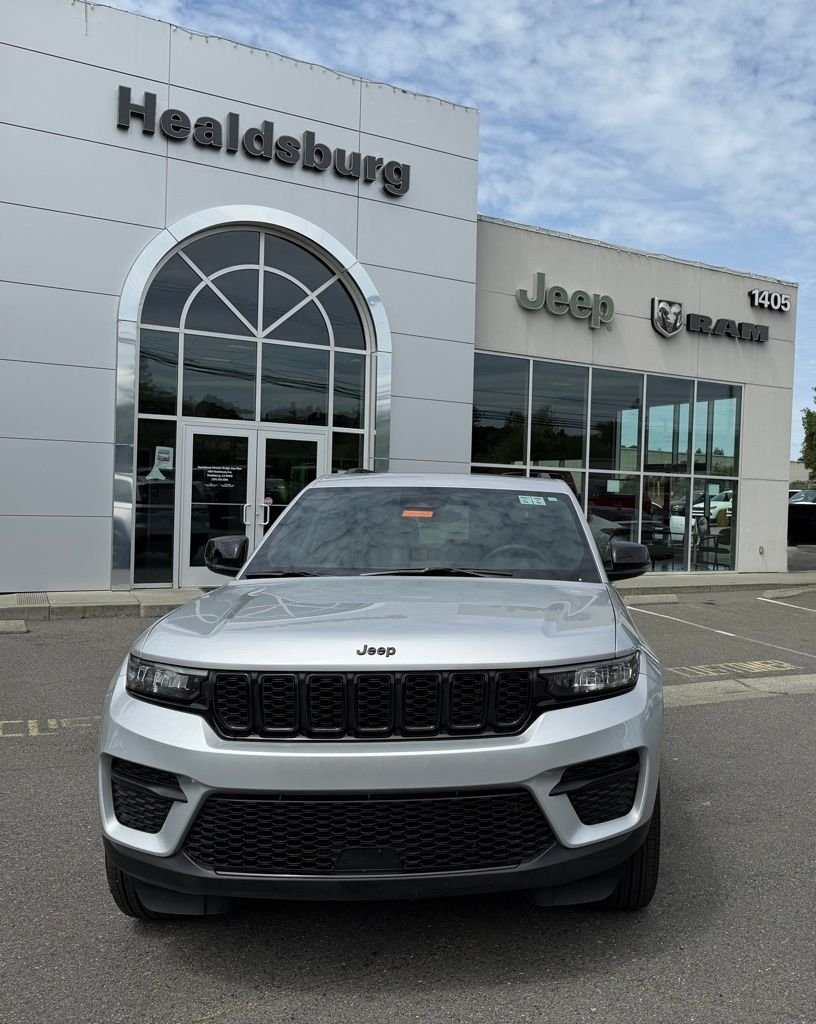 Used 2025 Silver Jeep Altitude X image 10