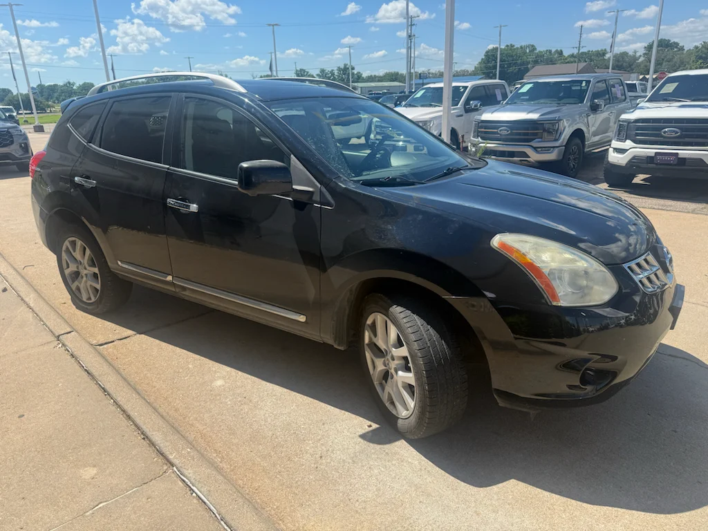 Used 2012 Super Black Nissan SL image 6