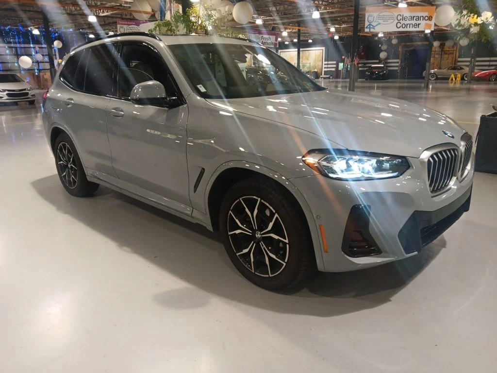 Used 2024 Gray BMW xDrive30i image 1