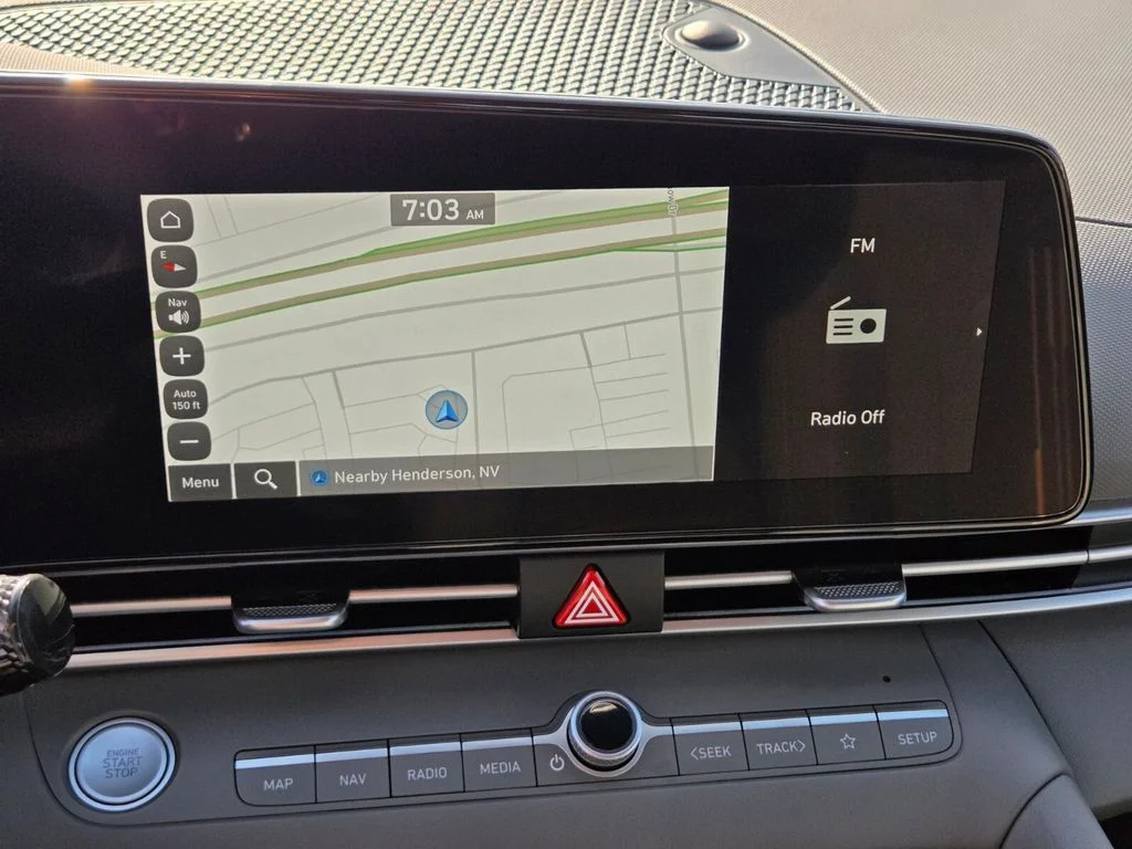 Used 2025 Red Hyundai SEL Convenience image 29