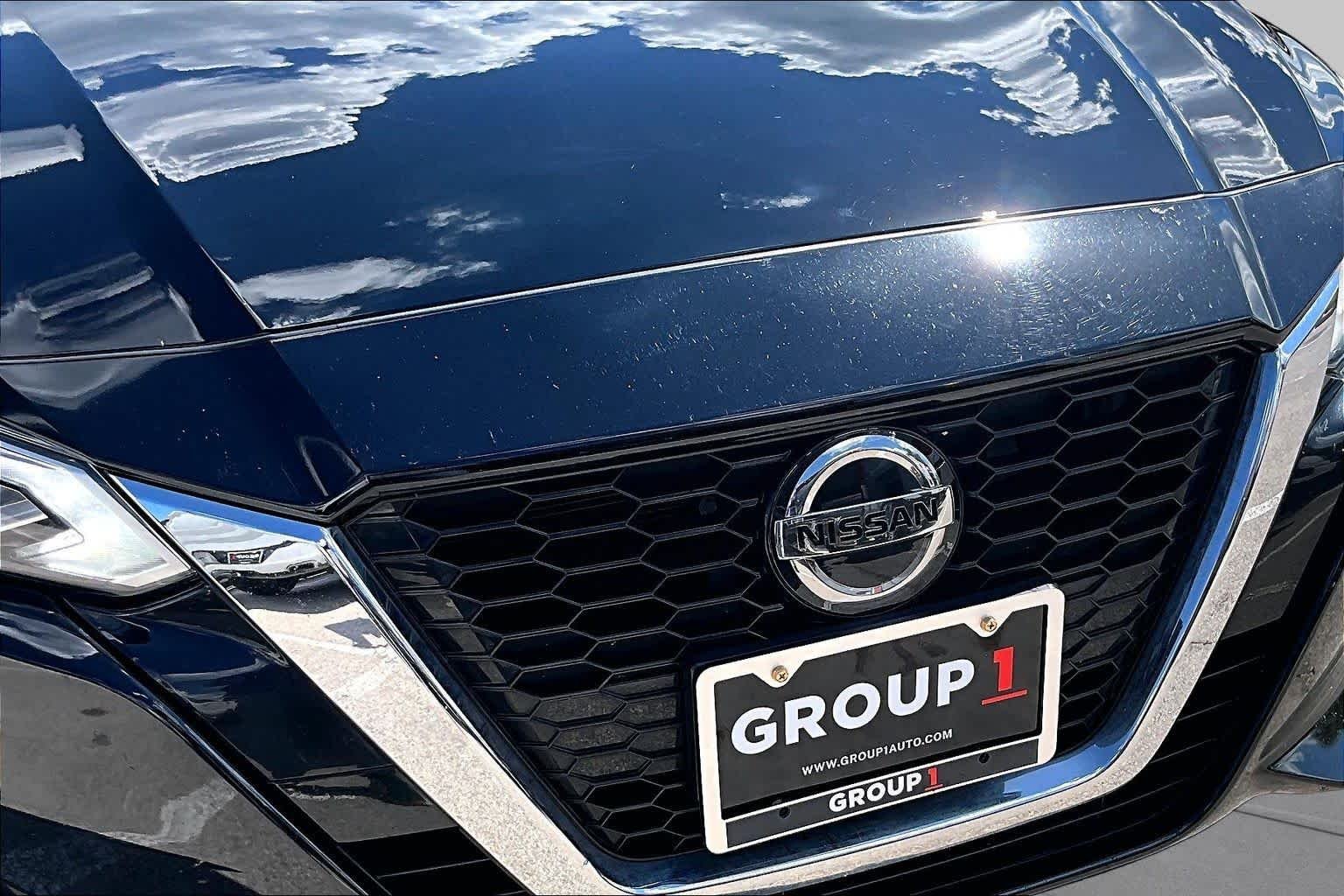 Used 2022 Super Black Nissan 2.5 SV image 30