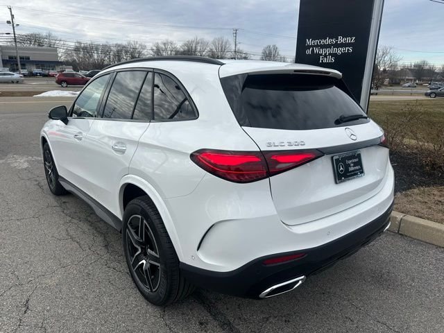New 2026 Polar White Mercedes-Benz GLC 300 image 3