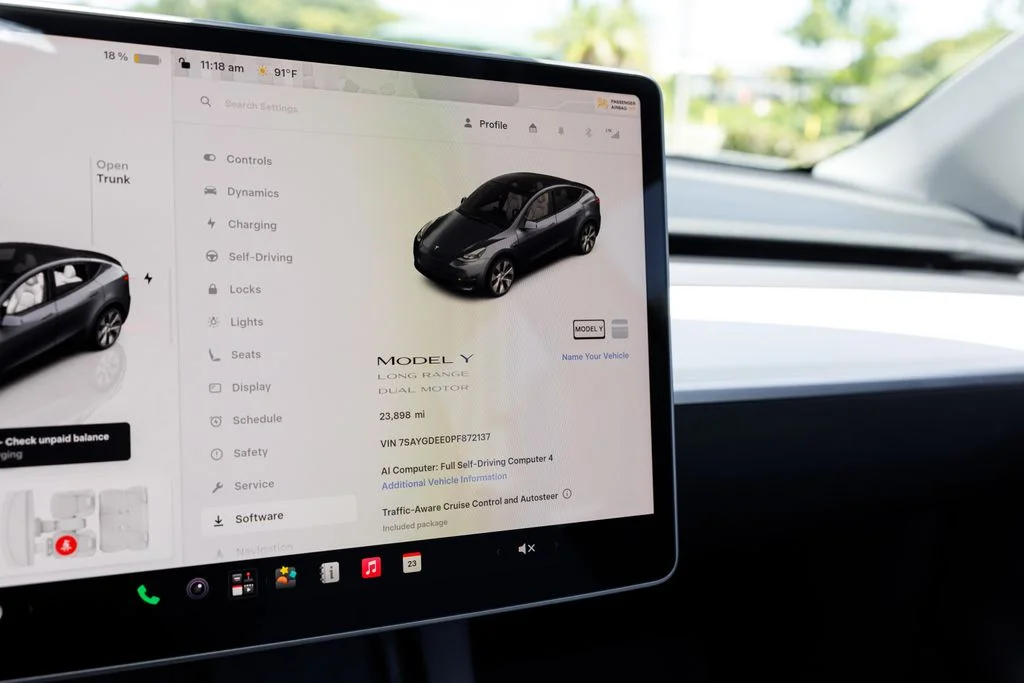 Used 2023  Tesla Long Range image 31