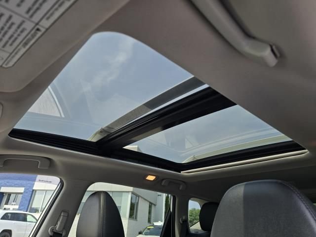 Used 2019  Nissan SL image 35
