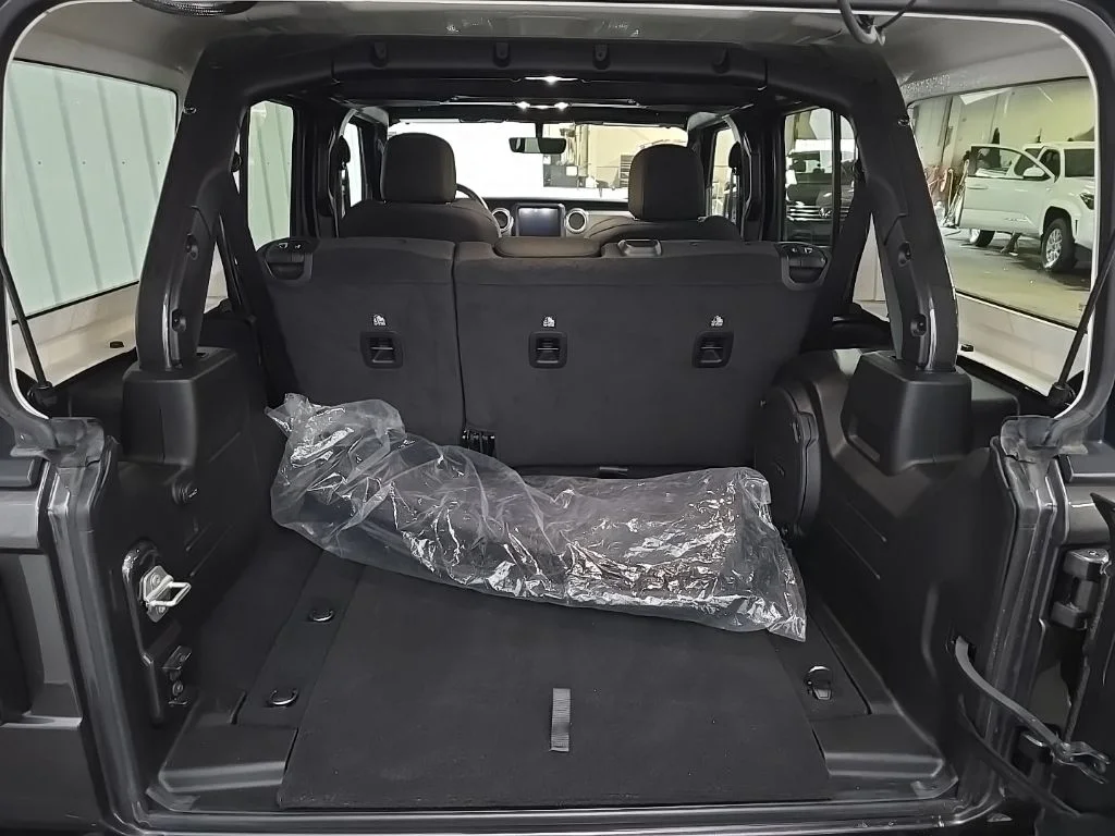 Used 2022 Gray Jeep Unlimited Sahara image 11