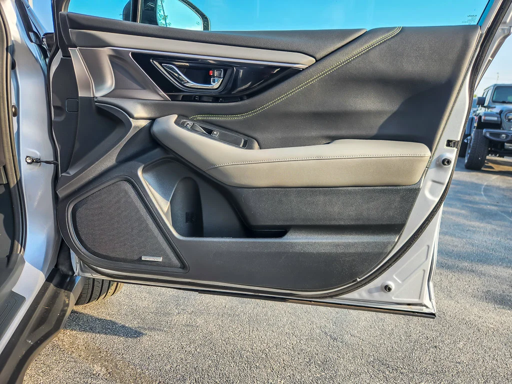 Used 2024 Silver Subaru Onyx Edition image 21
