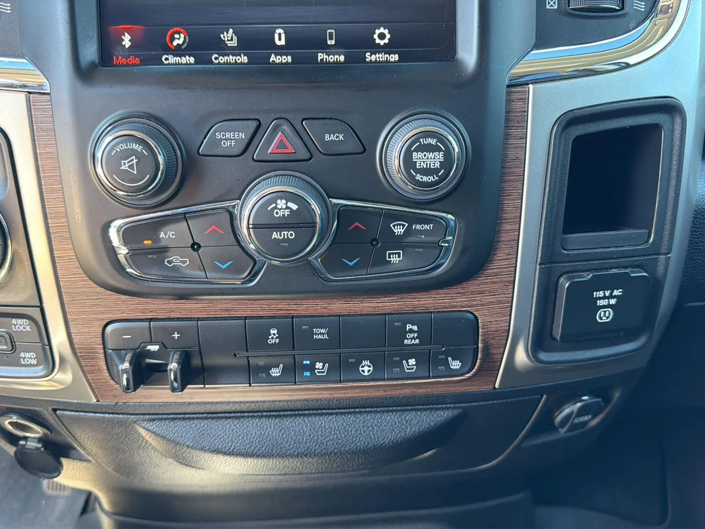 Used 2018  RAM Laramie image 16