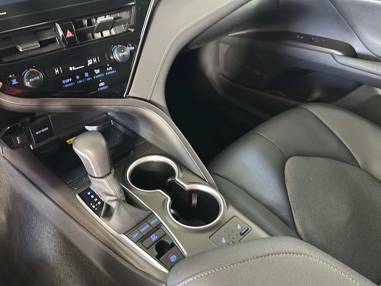 Used 2024 Reservoir Blue Toyota XLE image 21