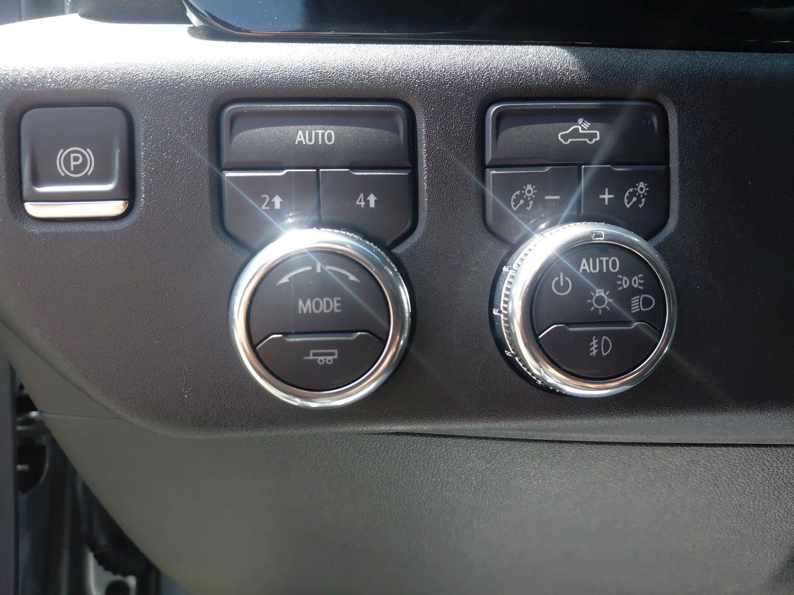 Used 2026 Silver GMC Elevation image 36