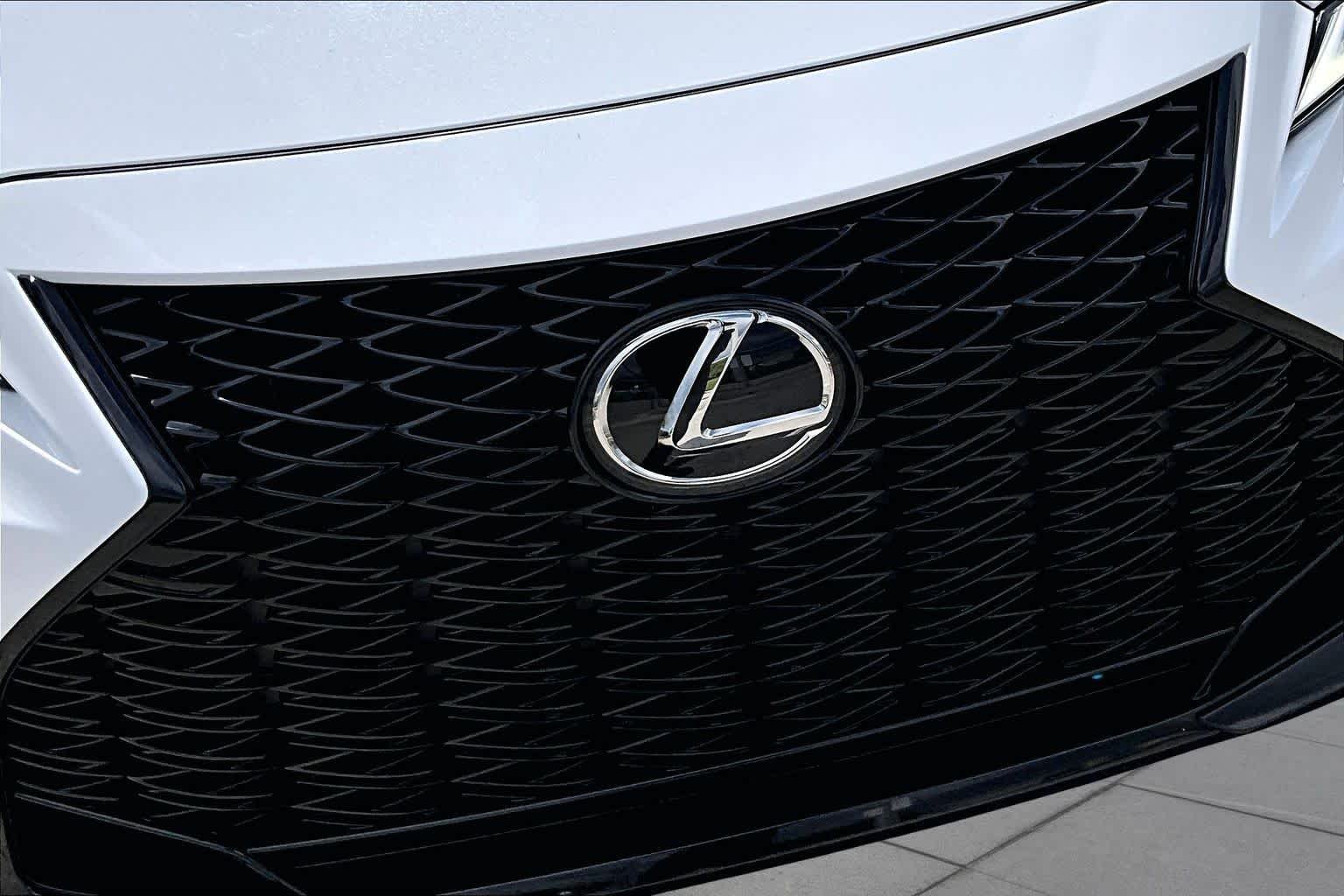 Used 2024 Ultra White Lexus F SPORT Design image 30