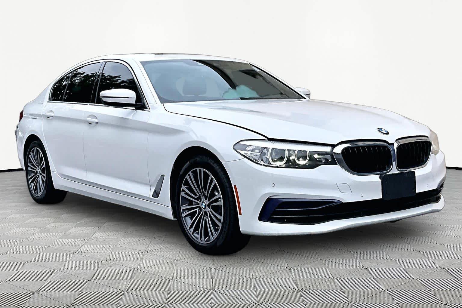 Used 2019 Alpine White BMW 540i xDrive image 3