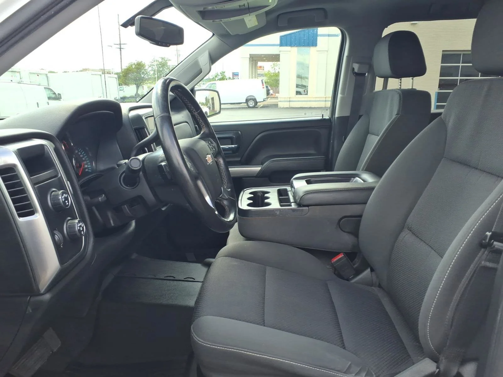 Used 2018 Summit White Chevrolet LT image 22