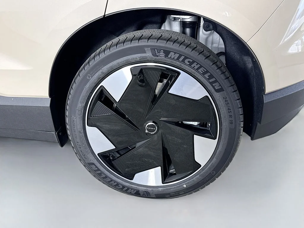 New 2026  Volvo Twin Motor Performance Plus image 31