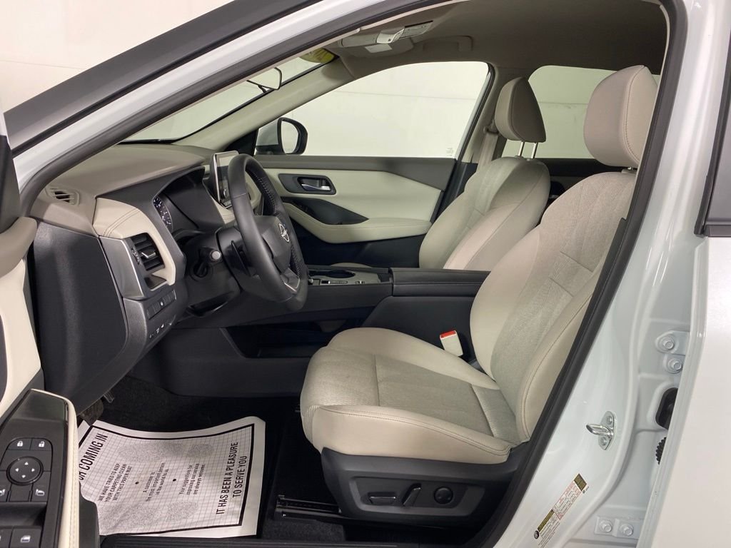Used 2025 White Nissan SV image 11